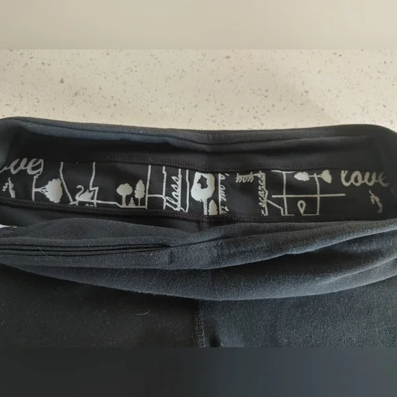 lululemon athletica Black 4"  Bike Shorts ~ Size 4 - Picture 2 of 3